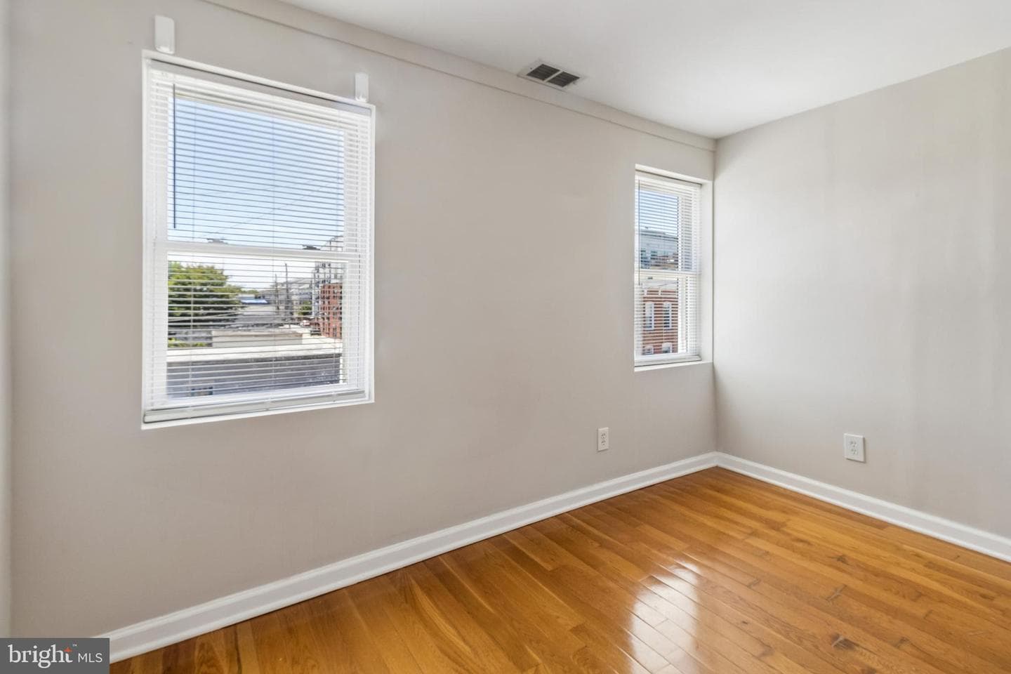 40 E Barney Street photo 22