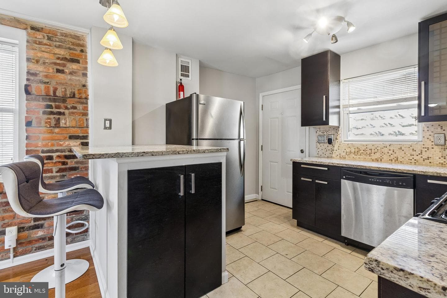 40 E Barney Street photo 6