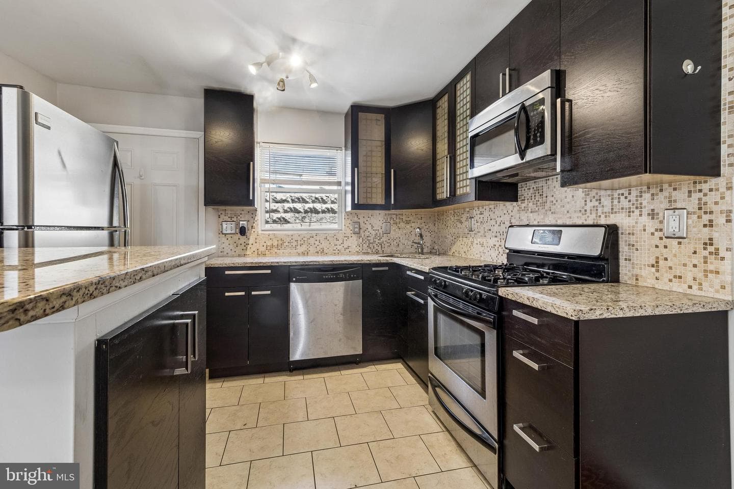 40 E Barney Street photo 7