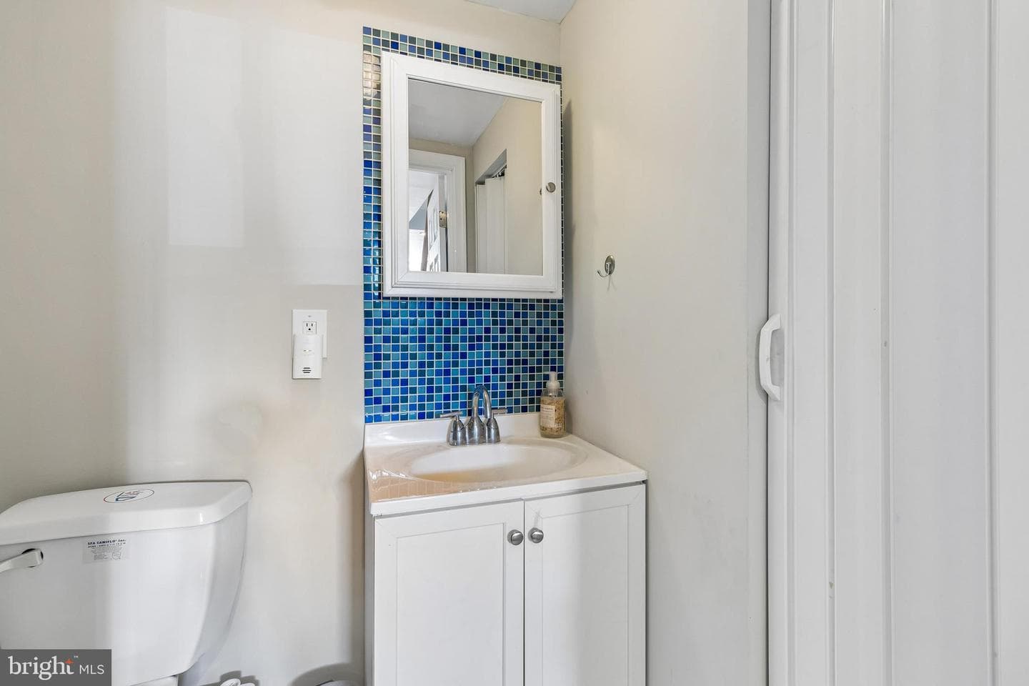 40 E Barney Street photo 9