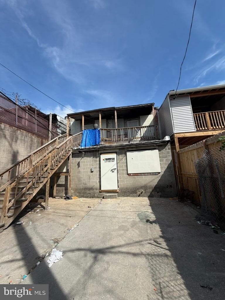 2529-2531 E Monument Street photo 43