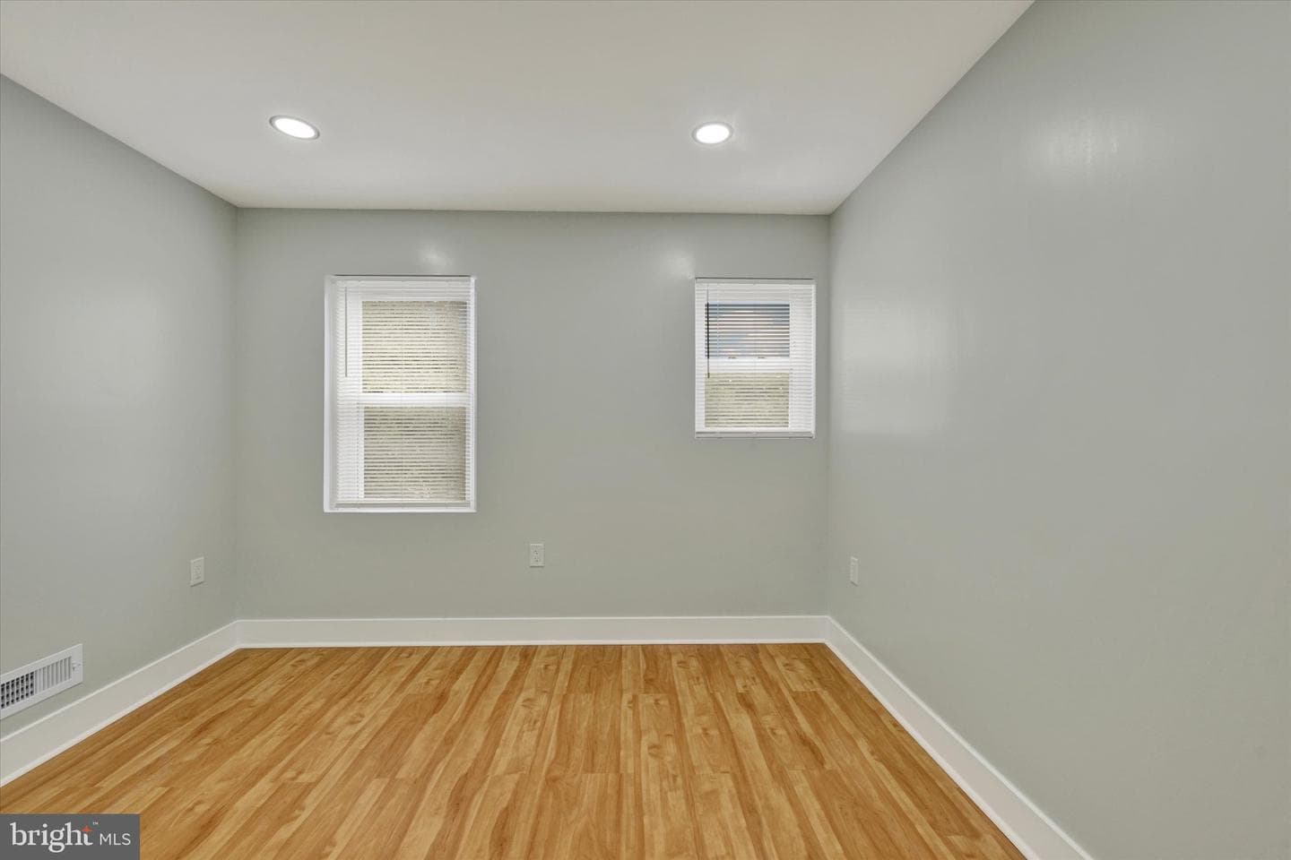 2512 Hollins Street photo 10