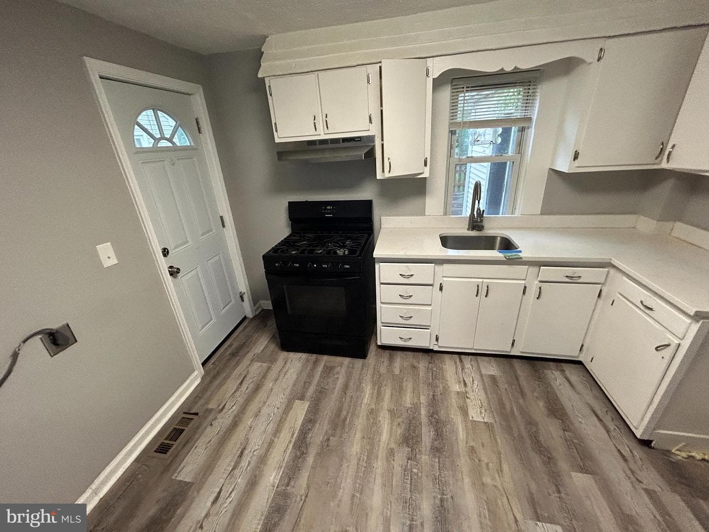 4624 Mary Avenue photo 10