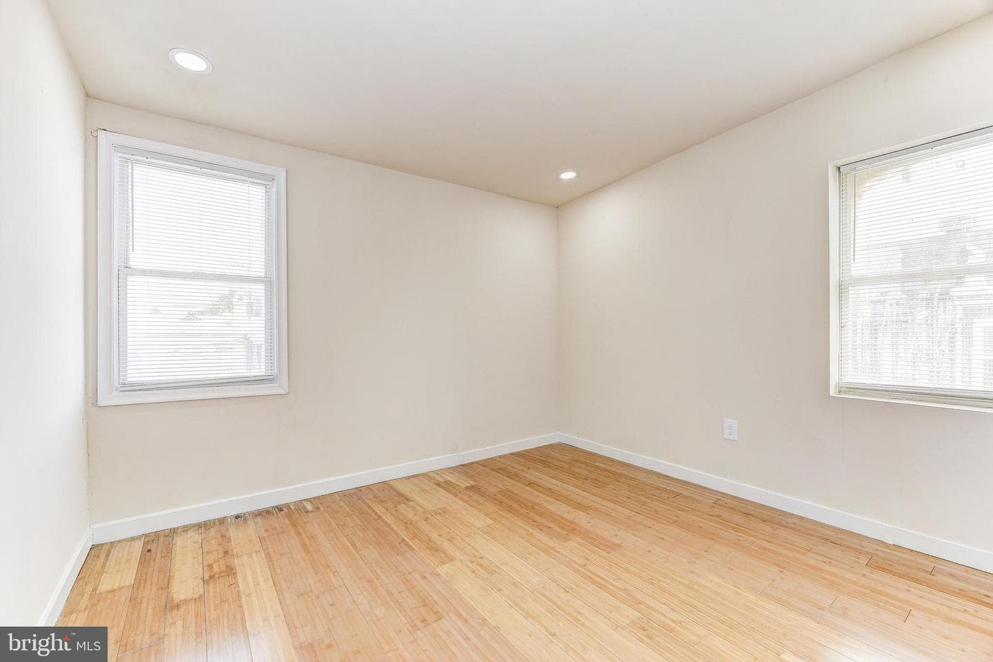 401 N Glover Street photo 13