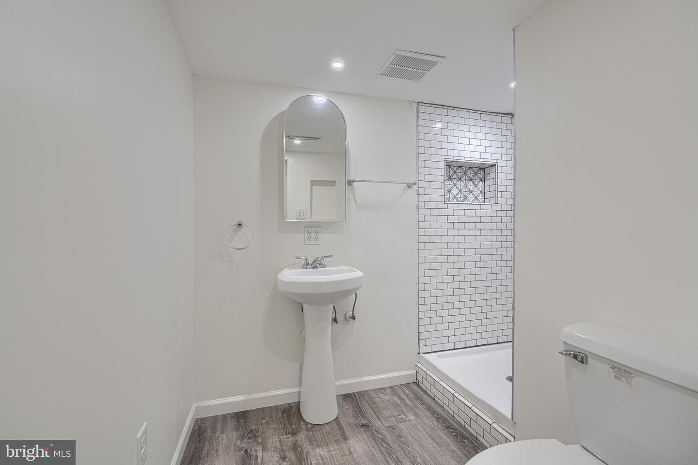 12 N Bradford Street photo 23