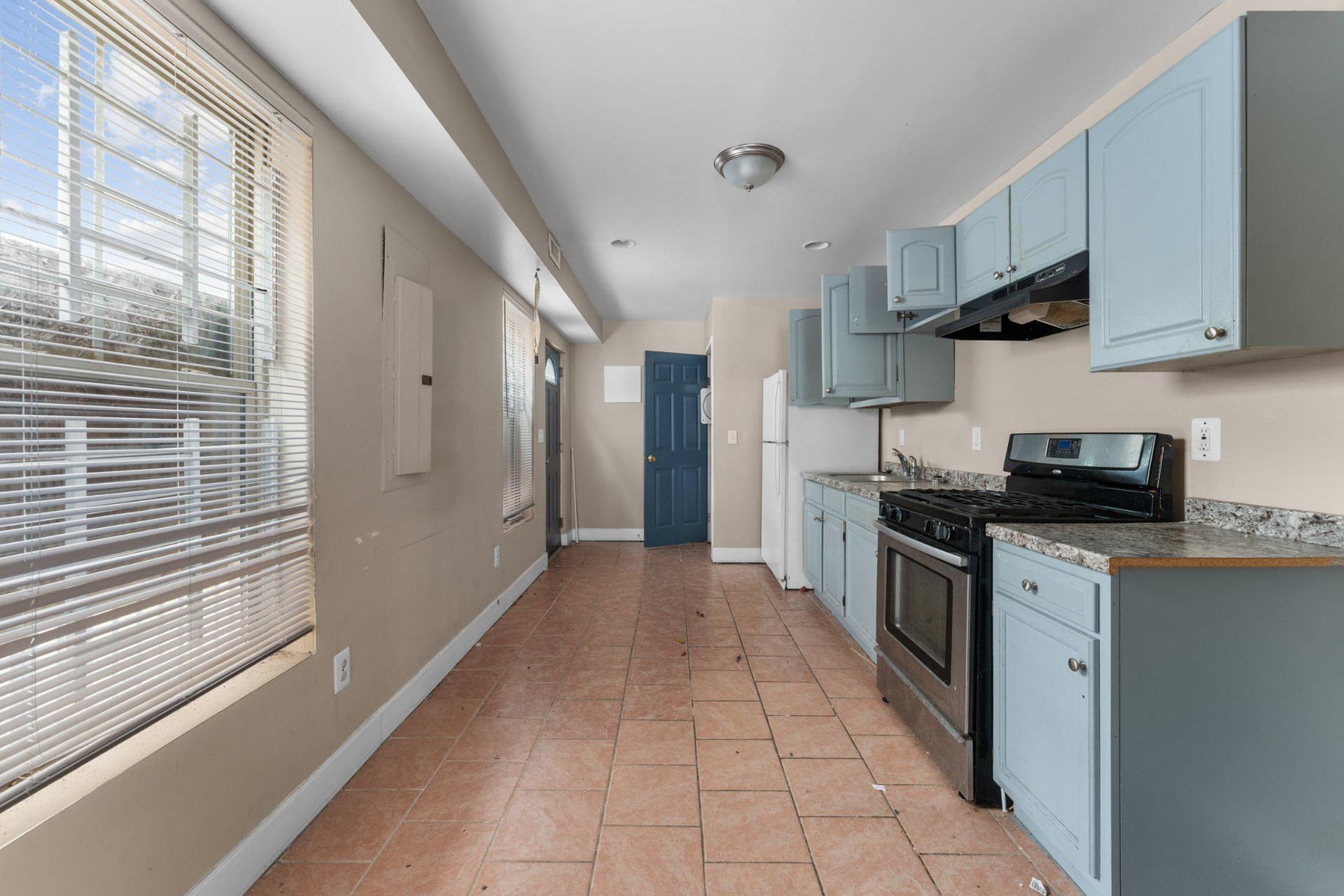 1210 E Eager Street photo 3