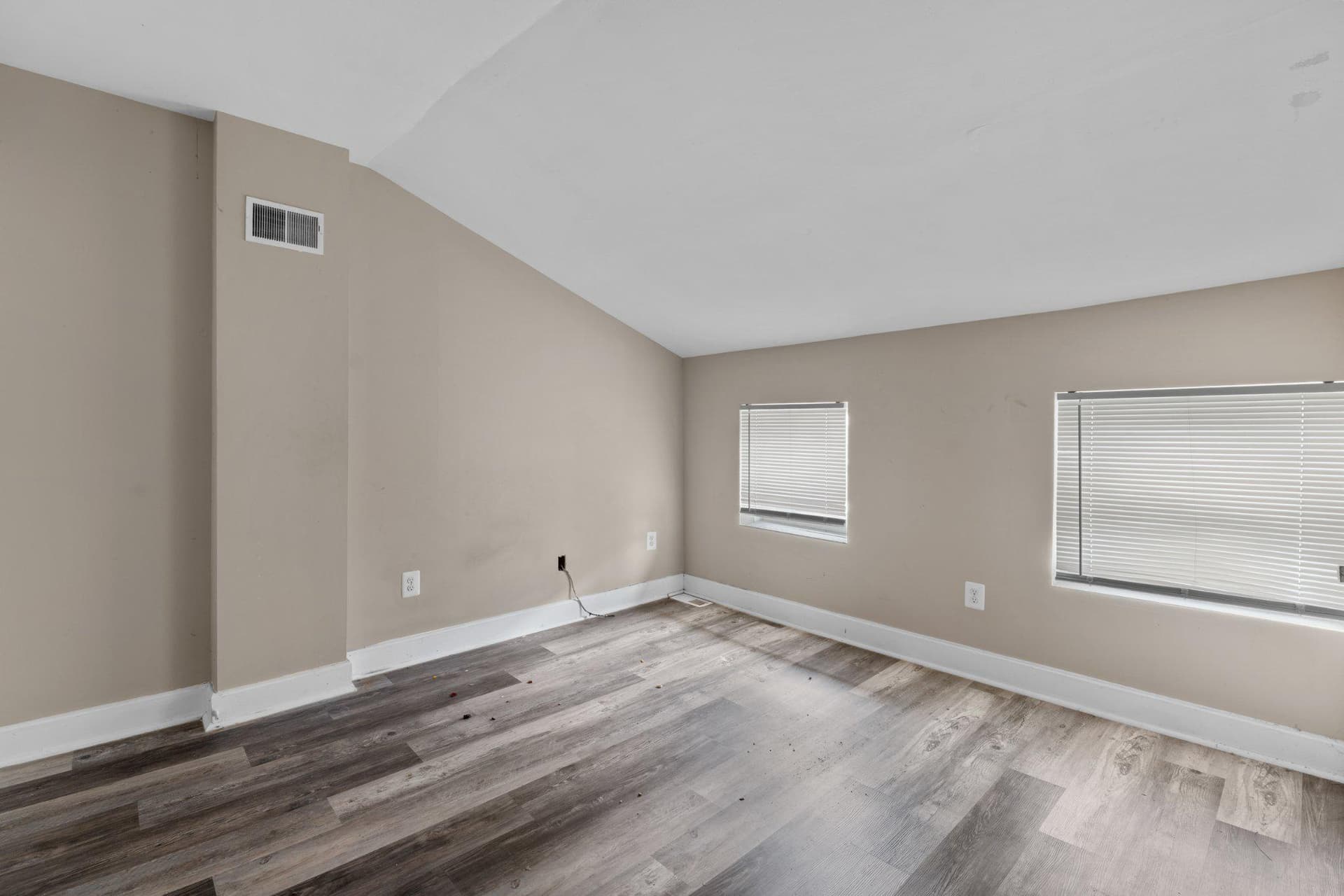 1210 E Eager Street photo 8