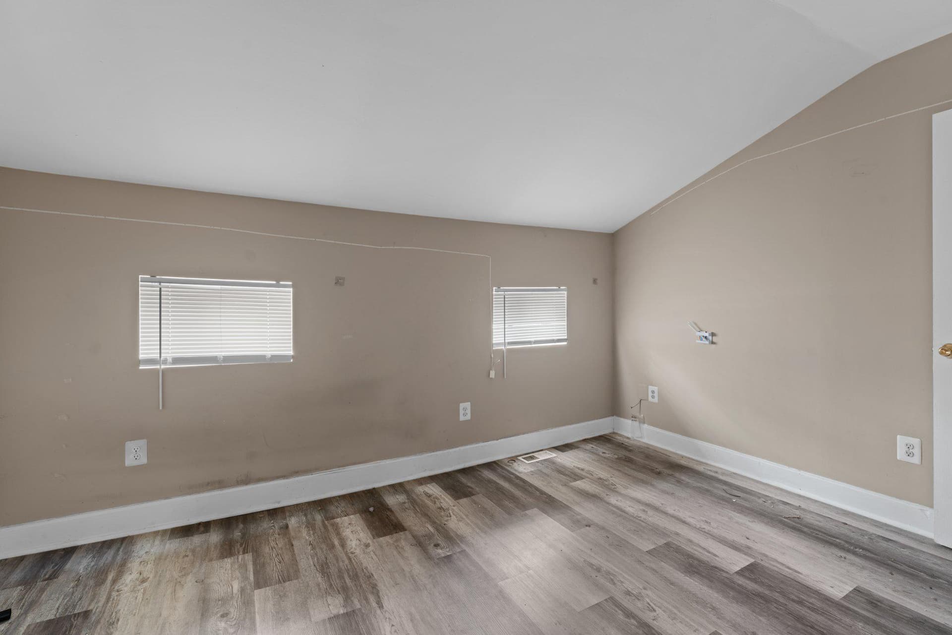 1210 E Eager Street photo 9