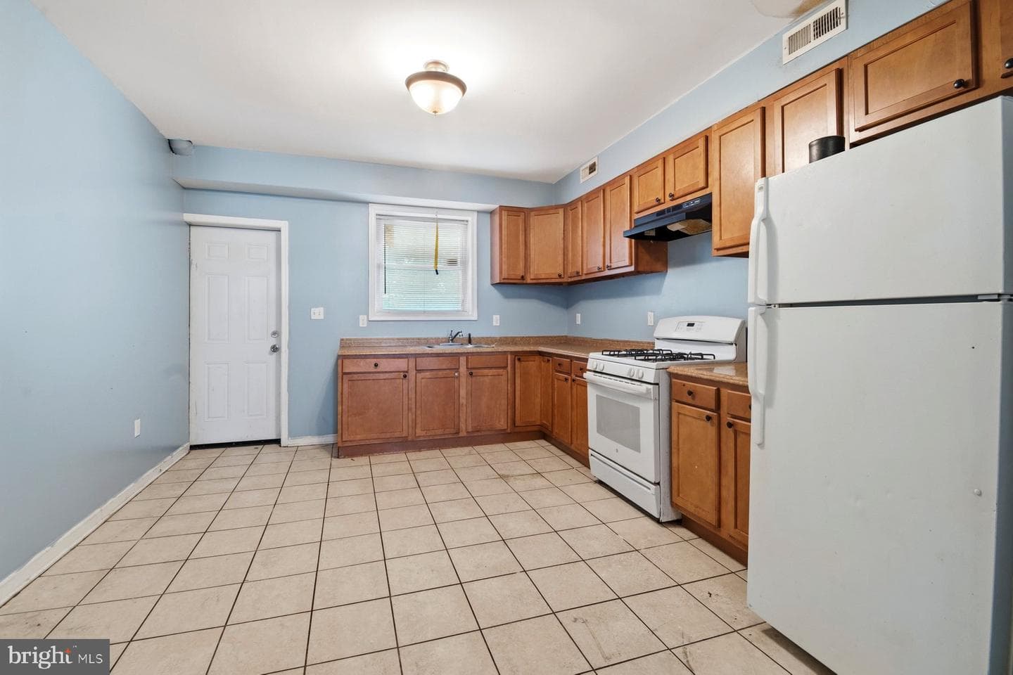 762 Bartlett Avenue photo 9