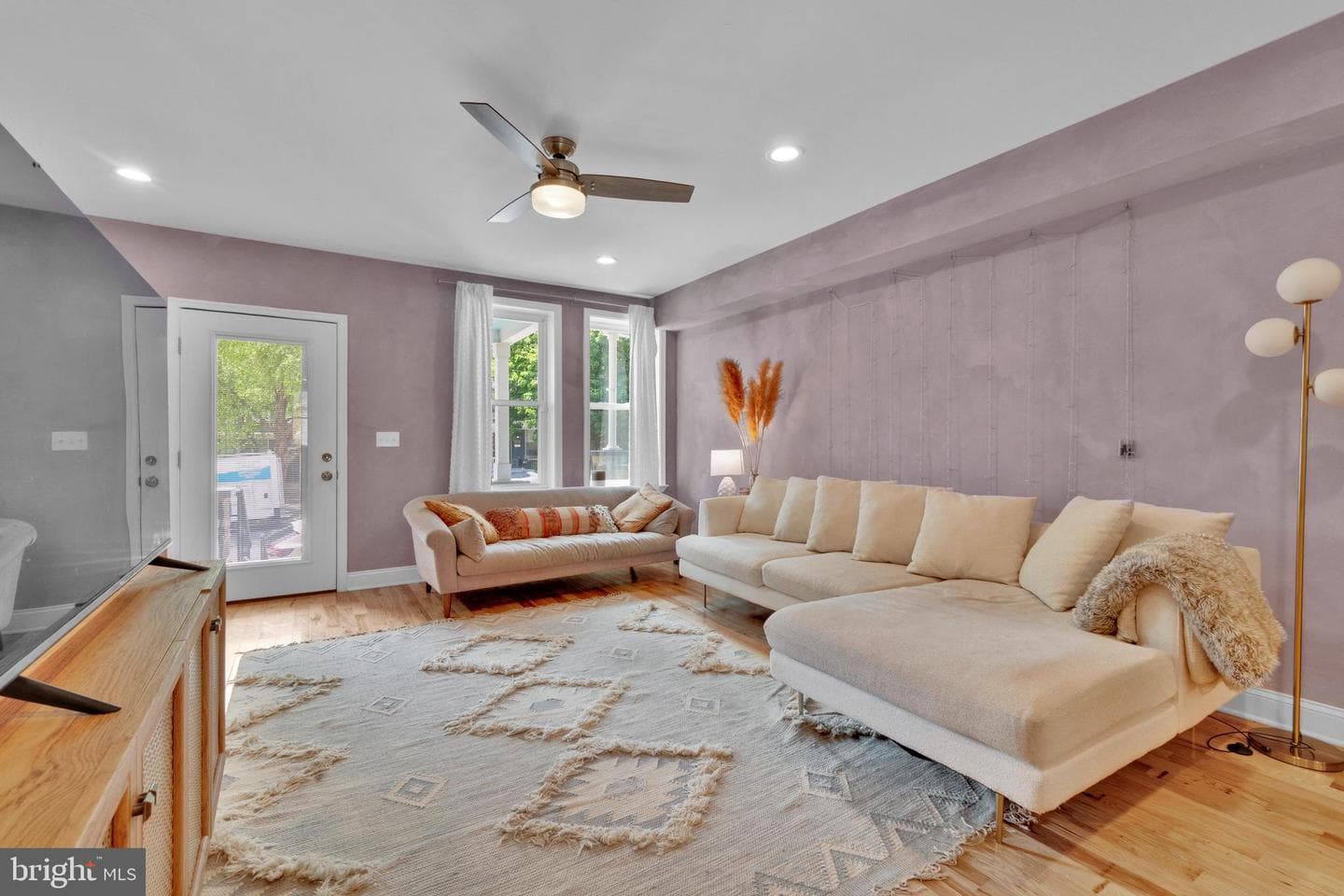 624 W 33rd Street photo 9