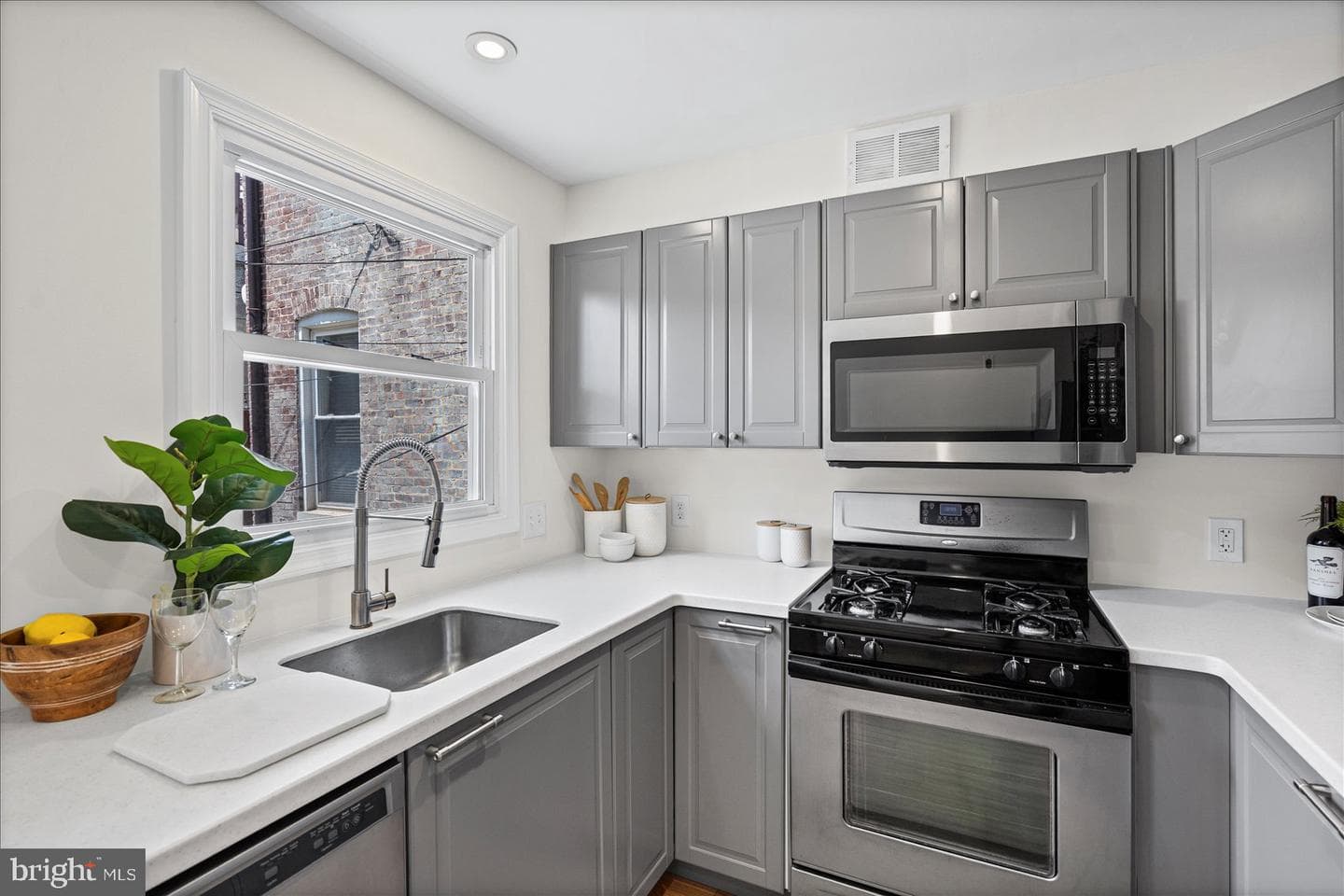 1504 William Street photo 12