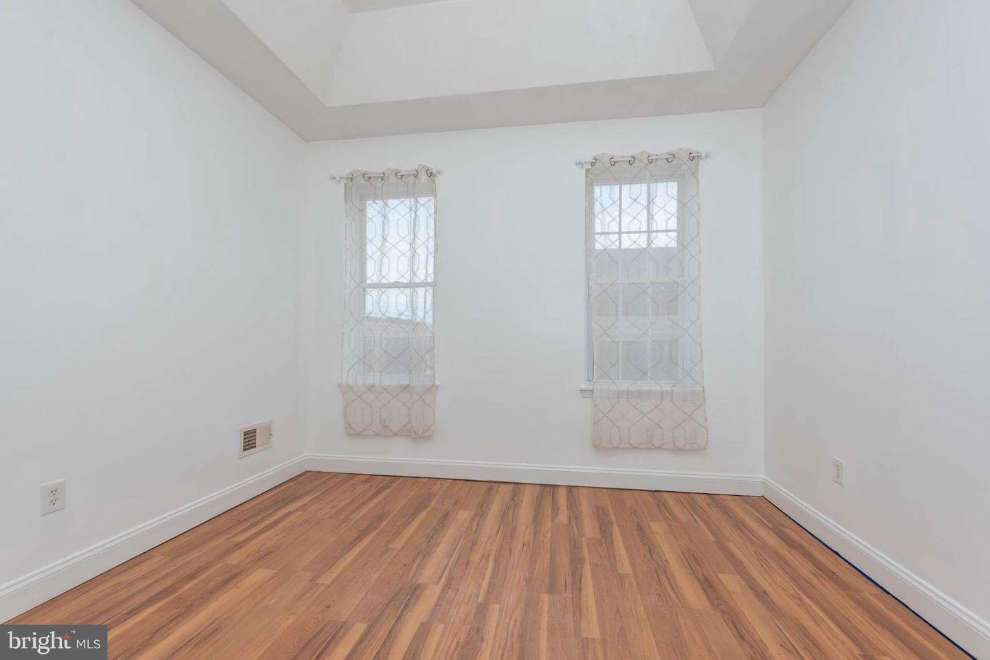 2520 E Eager Street photo 11