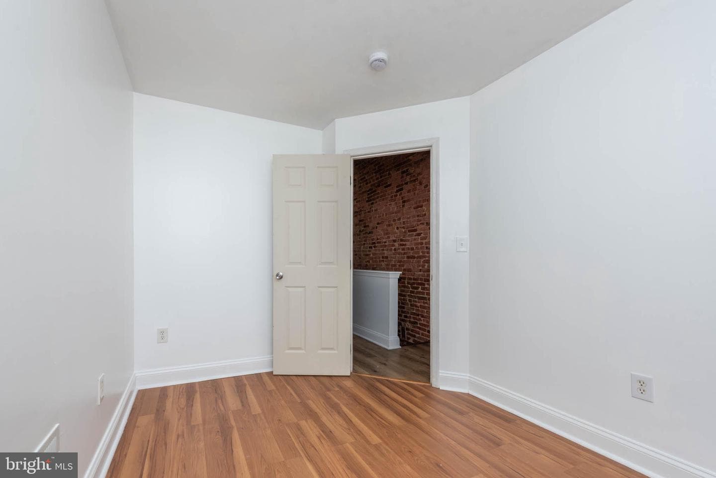 2520 E Eager Street photo 16