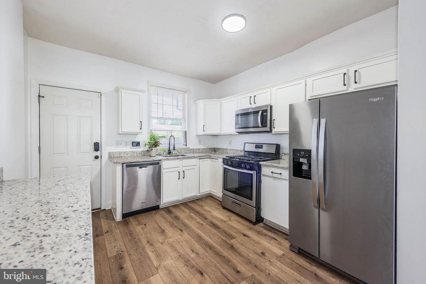 2520 E Eager Street photo 9