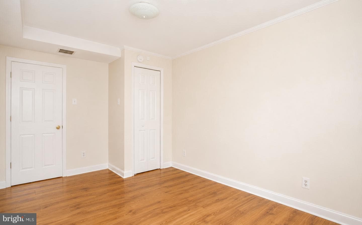 115 E West Street photo 16