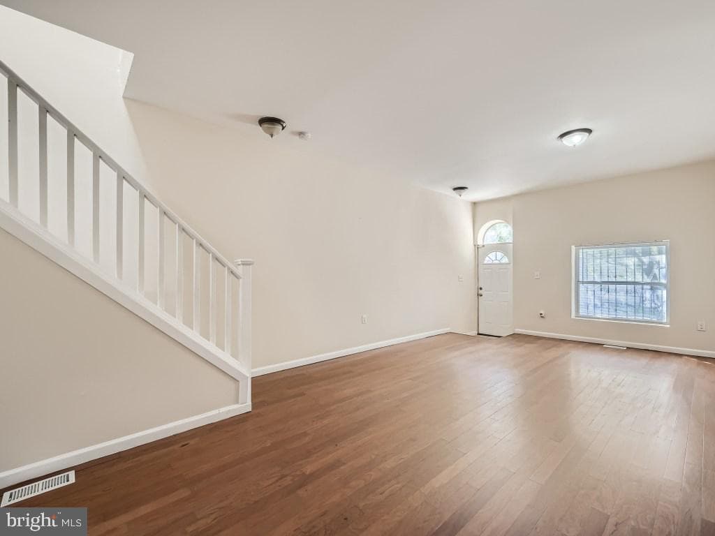 2316 E Madison Street photo 4