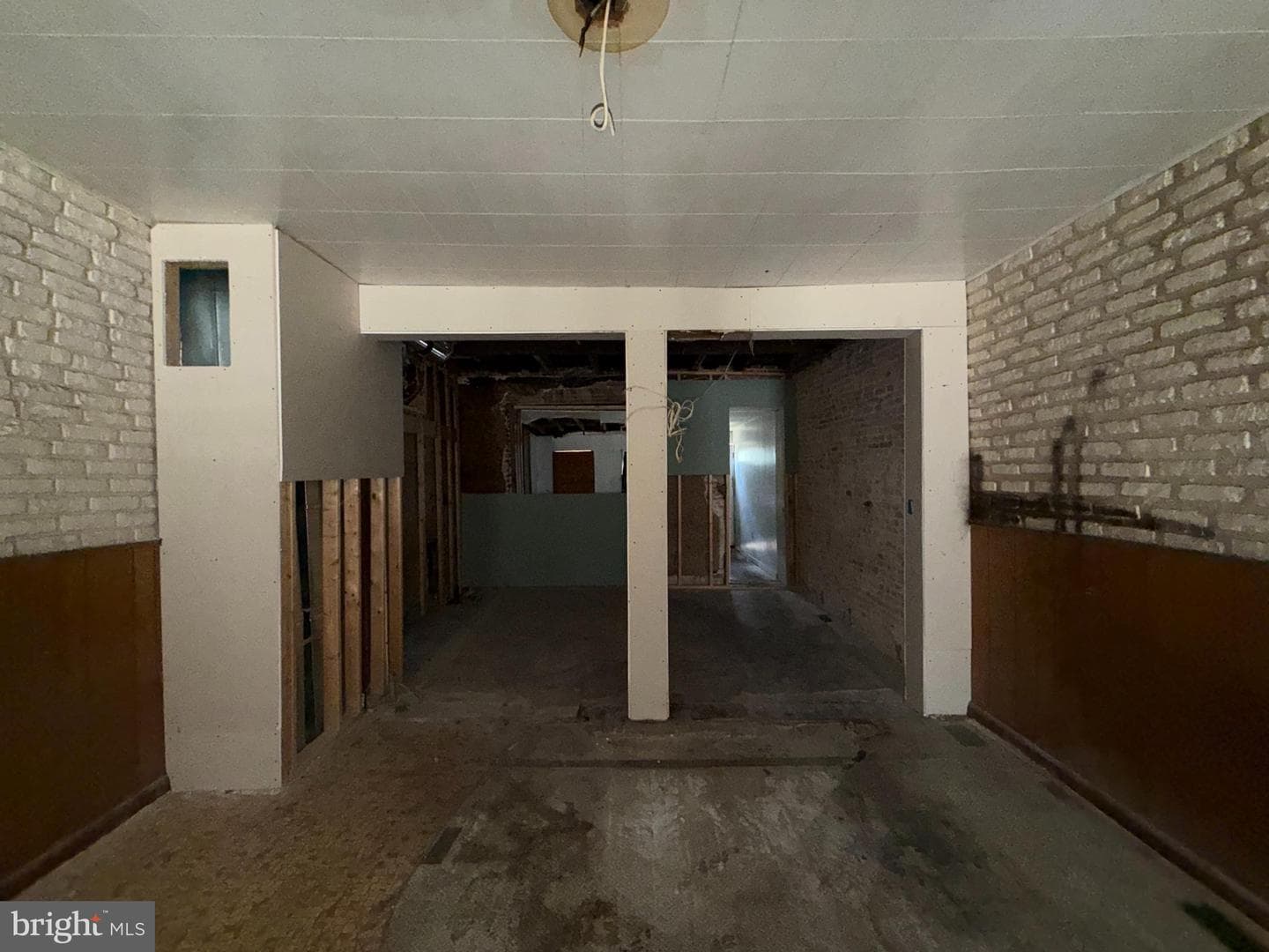 2203 Sidney Ave photo 9
