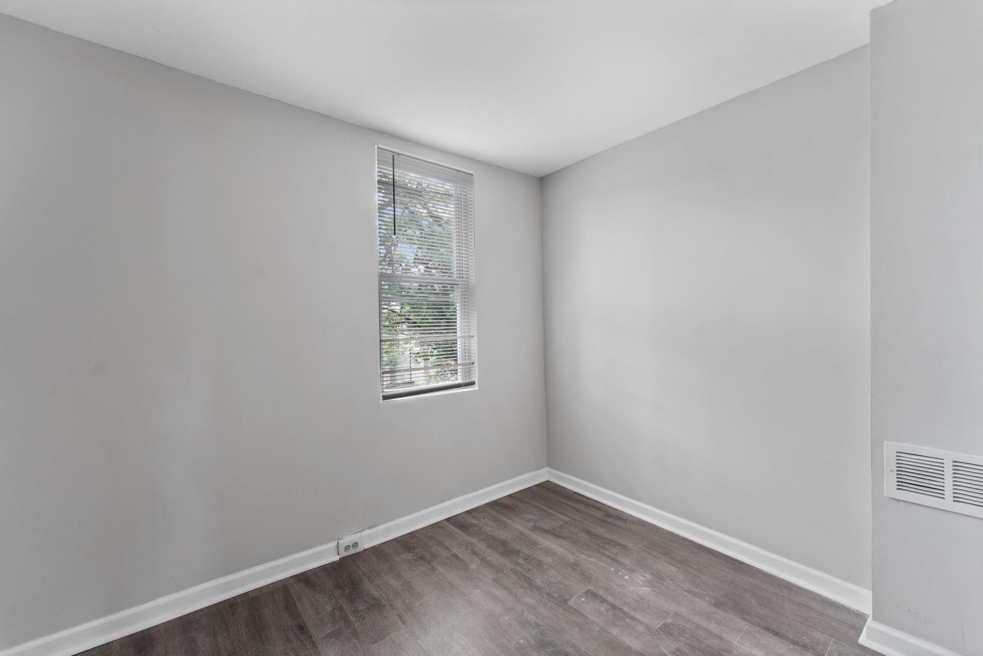 1706 N Milton Avenue photo 16