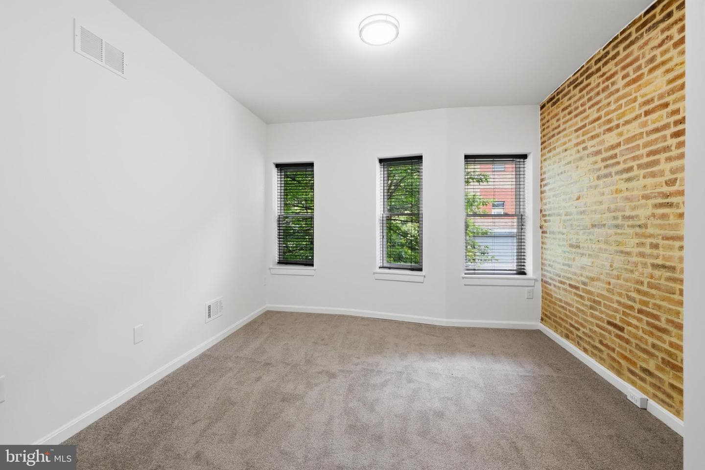 420 E Oliver Street photo 13