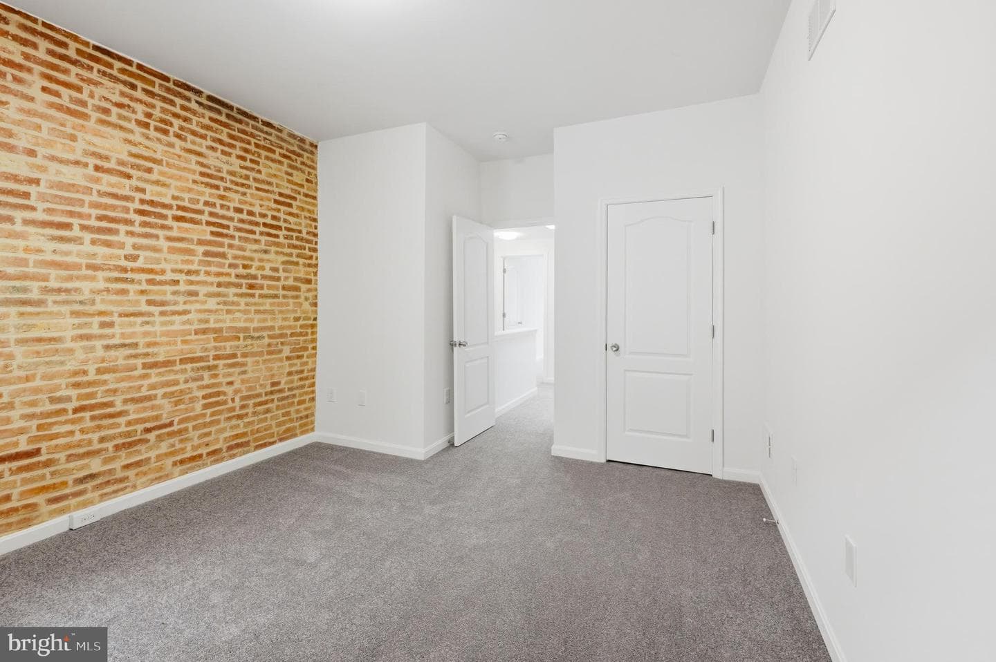 420 E Oliver Street photo 14