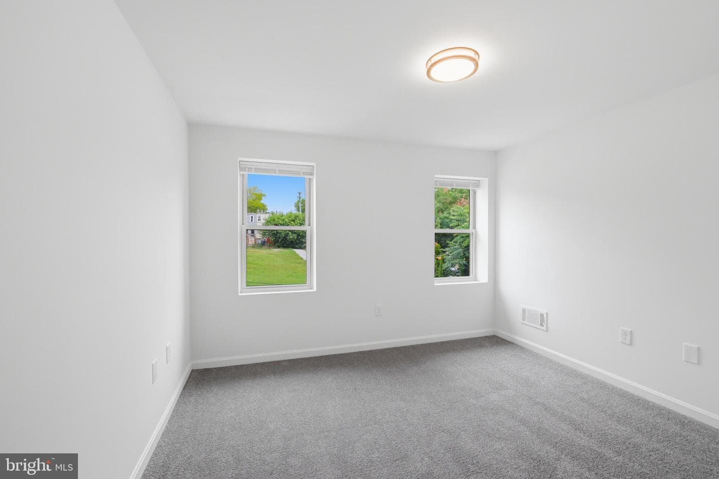 420 E Oliver Street photo 15