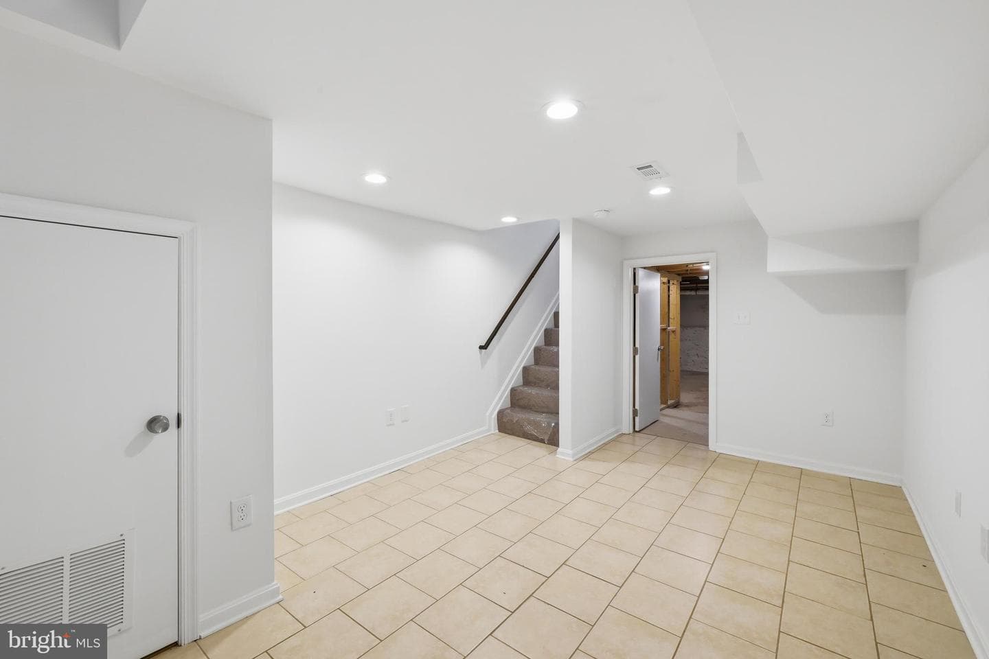 420 E Oliver Street photo 20