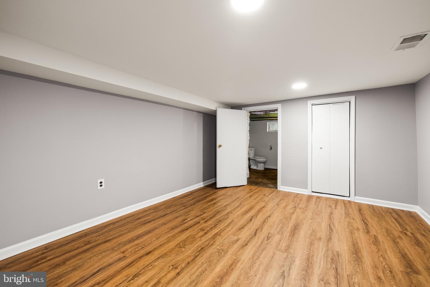 1238 W 37th Street photo 28