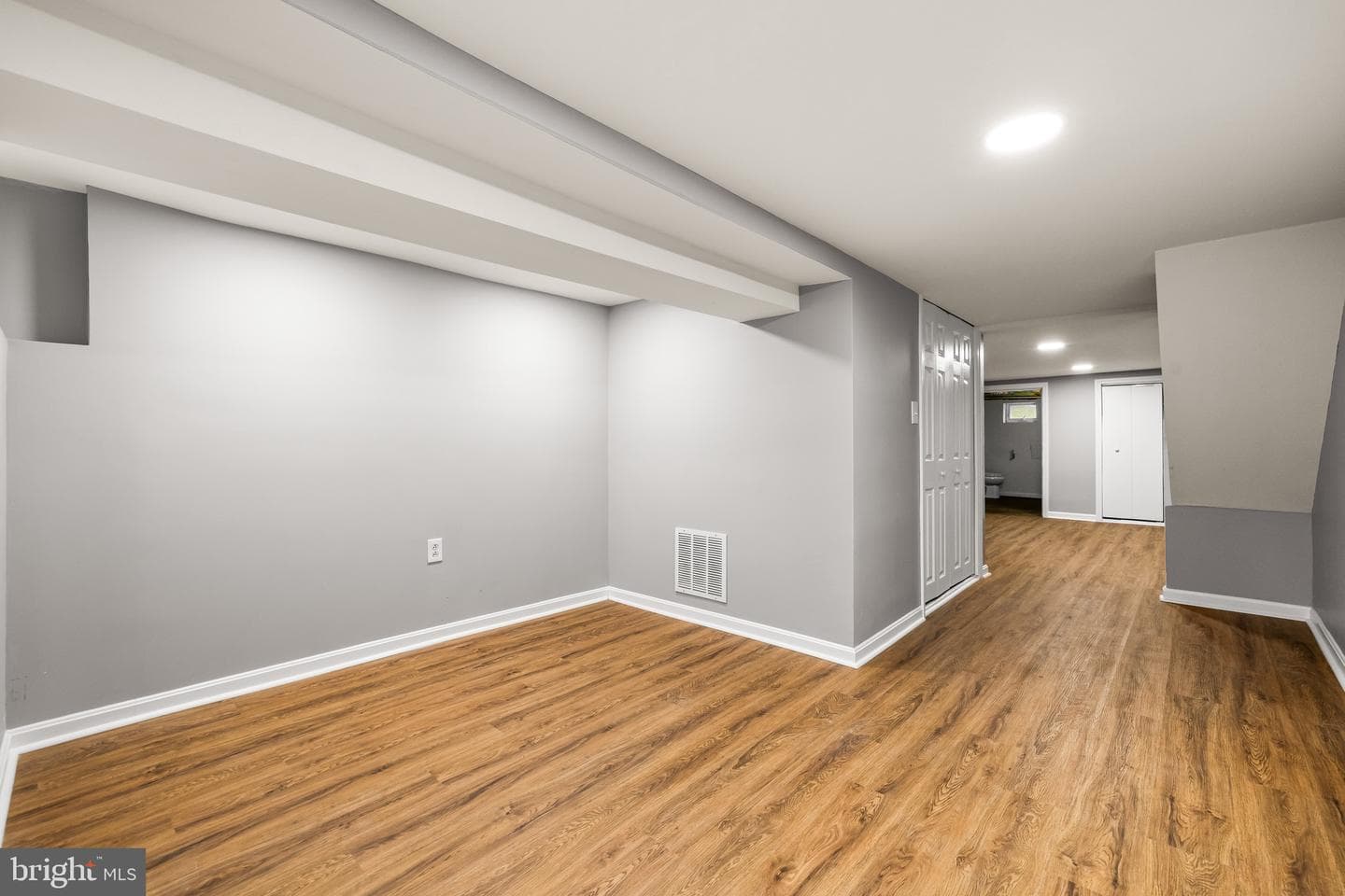 1238 W 37th Street photo 31