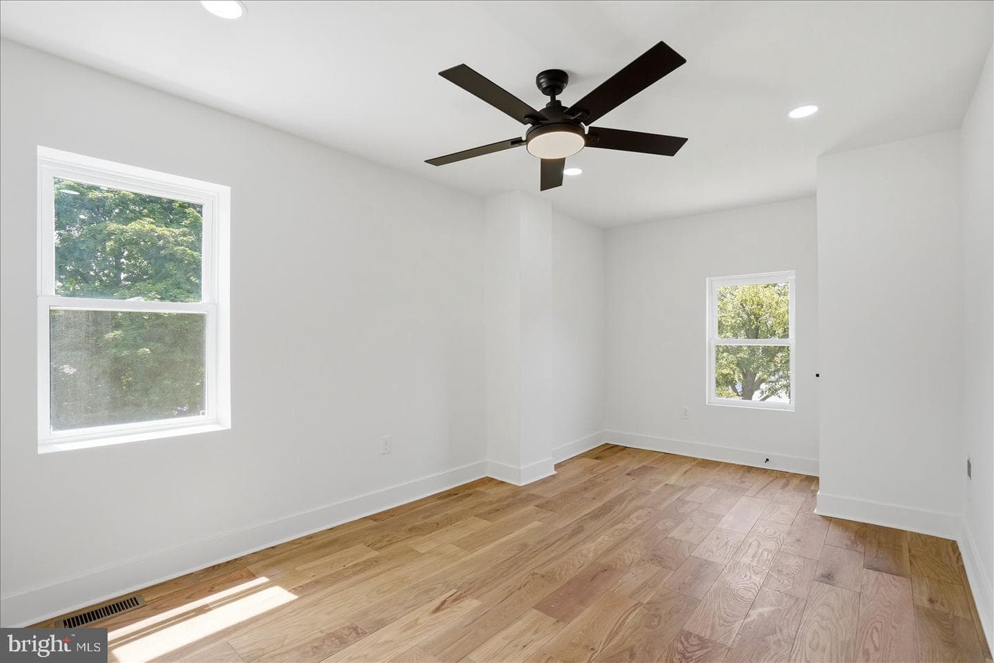 3818 Woodhaven Avenue photo 33