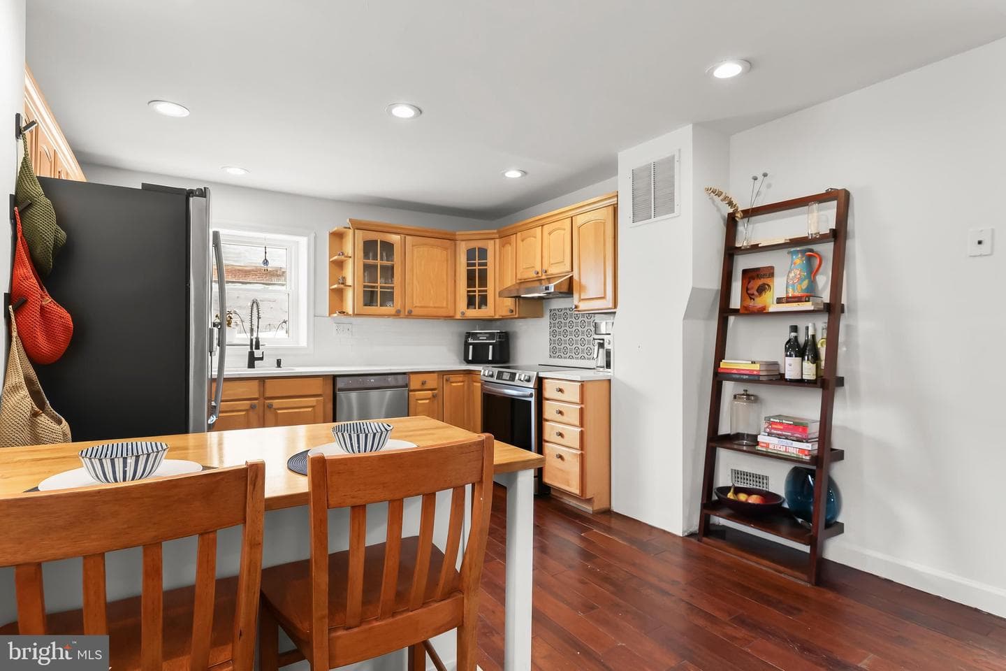 3200 E Lombard Street photo 24