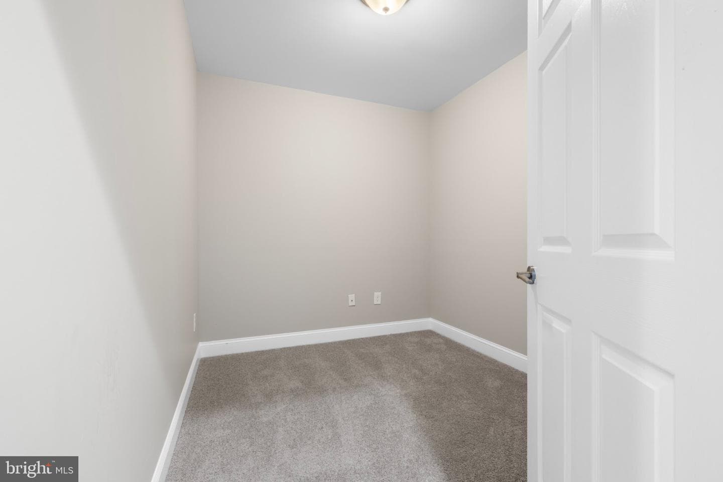 145 N Monastery Avenue photo 19