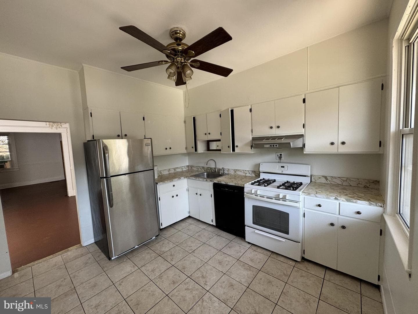 611 Savage Street photo 3