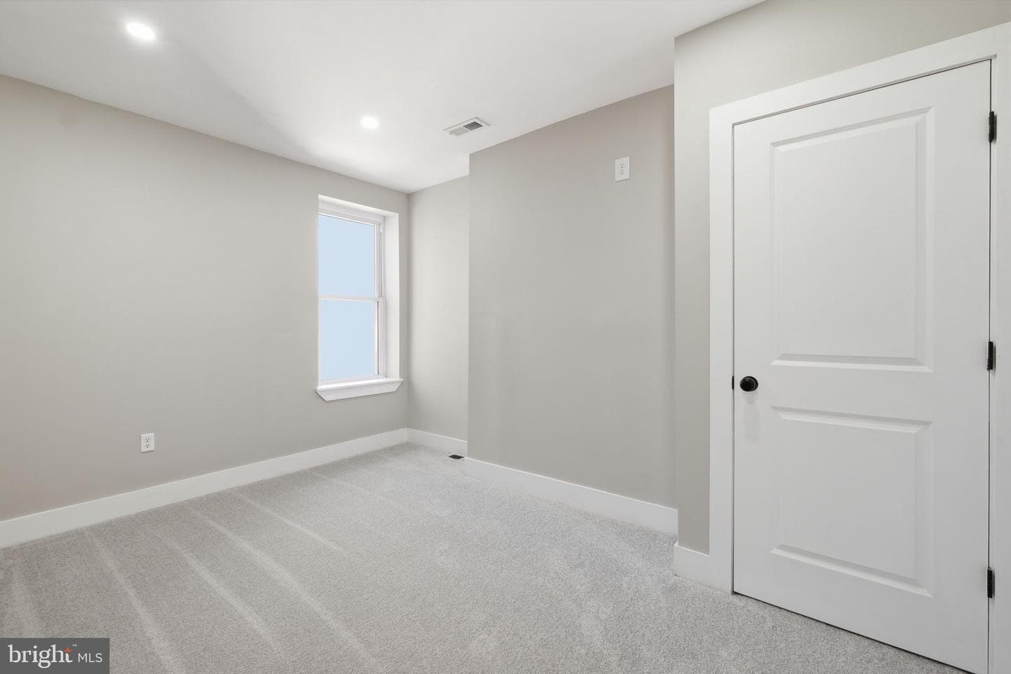 326 E 22nd Street photo 18