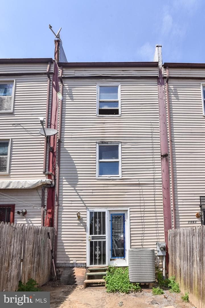 1063 W Lexington Street photo 12