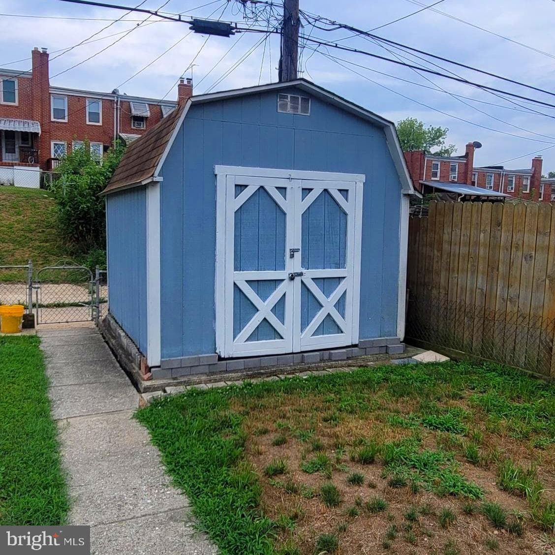 3649 Mactavish Avenue photo 4