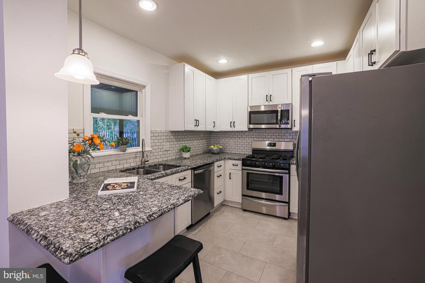 410 Kingston Road photo 11