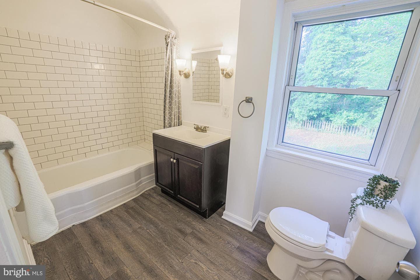 410 Kingston Road photo 29