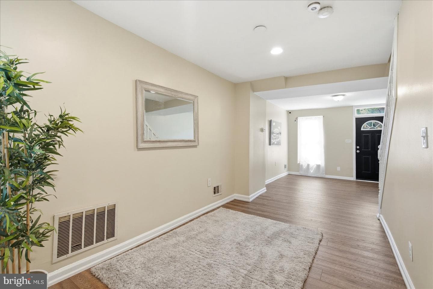1224 E Eager Street photo 10