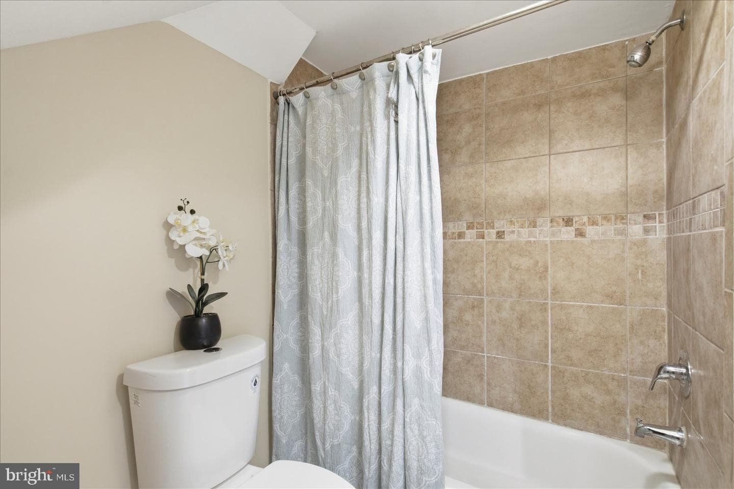 1224 E Eager Street photo 25