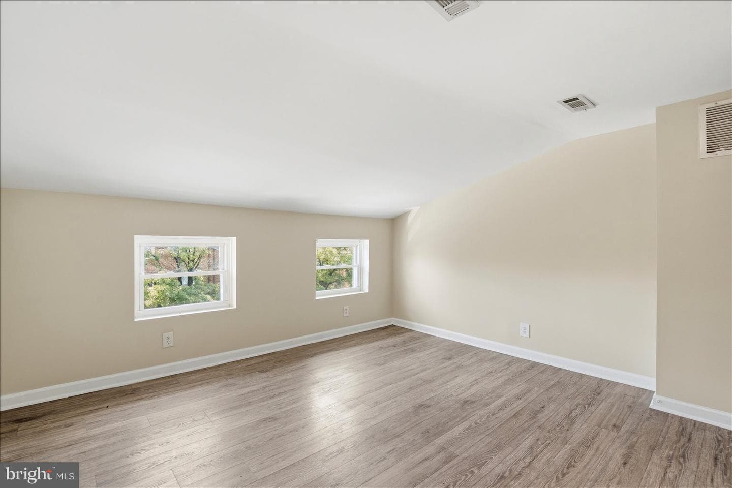 1224 E Eager Street photo 26
