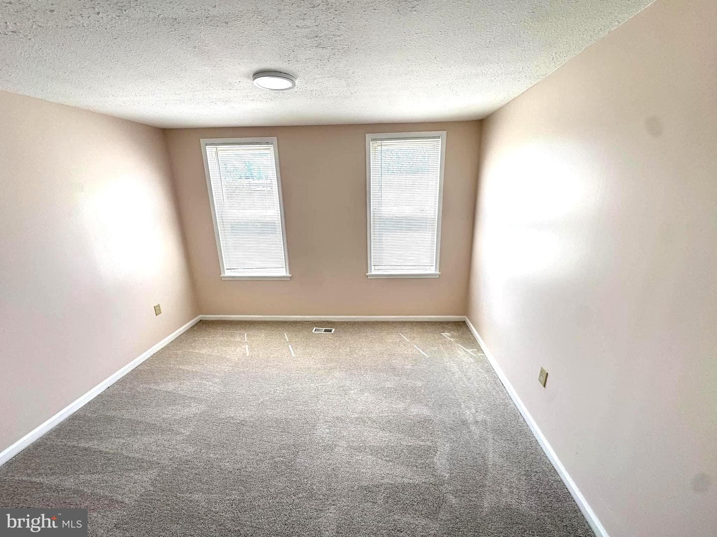 2627 Barclay Street photo 10