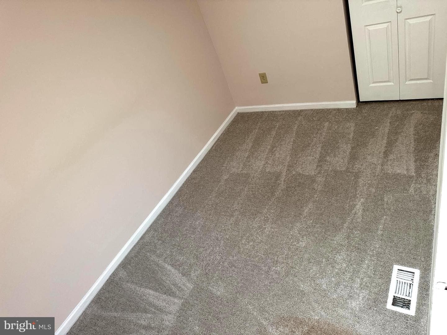 2627 Barclay Street photo 14