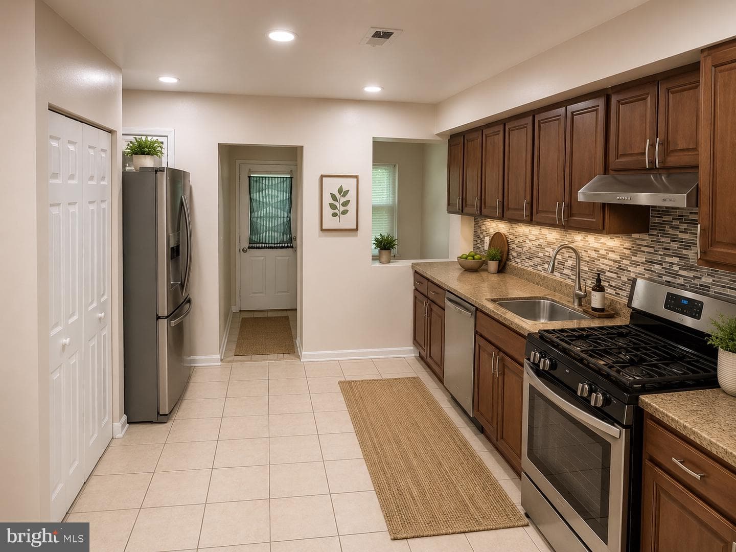 2627 Barclay Street photo 4