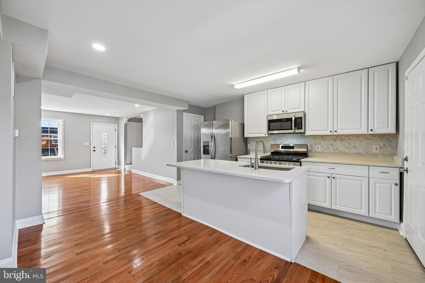 628 Roundview Road photo 10