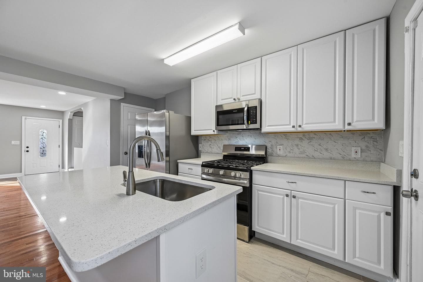 628 Roundview Road photo 11