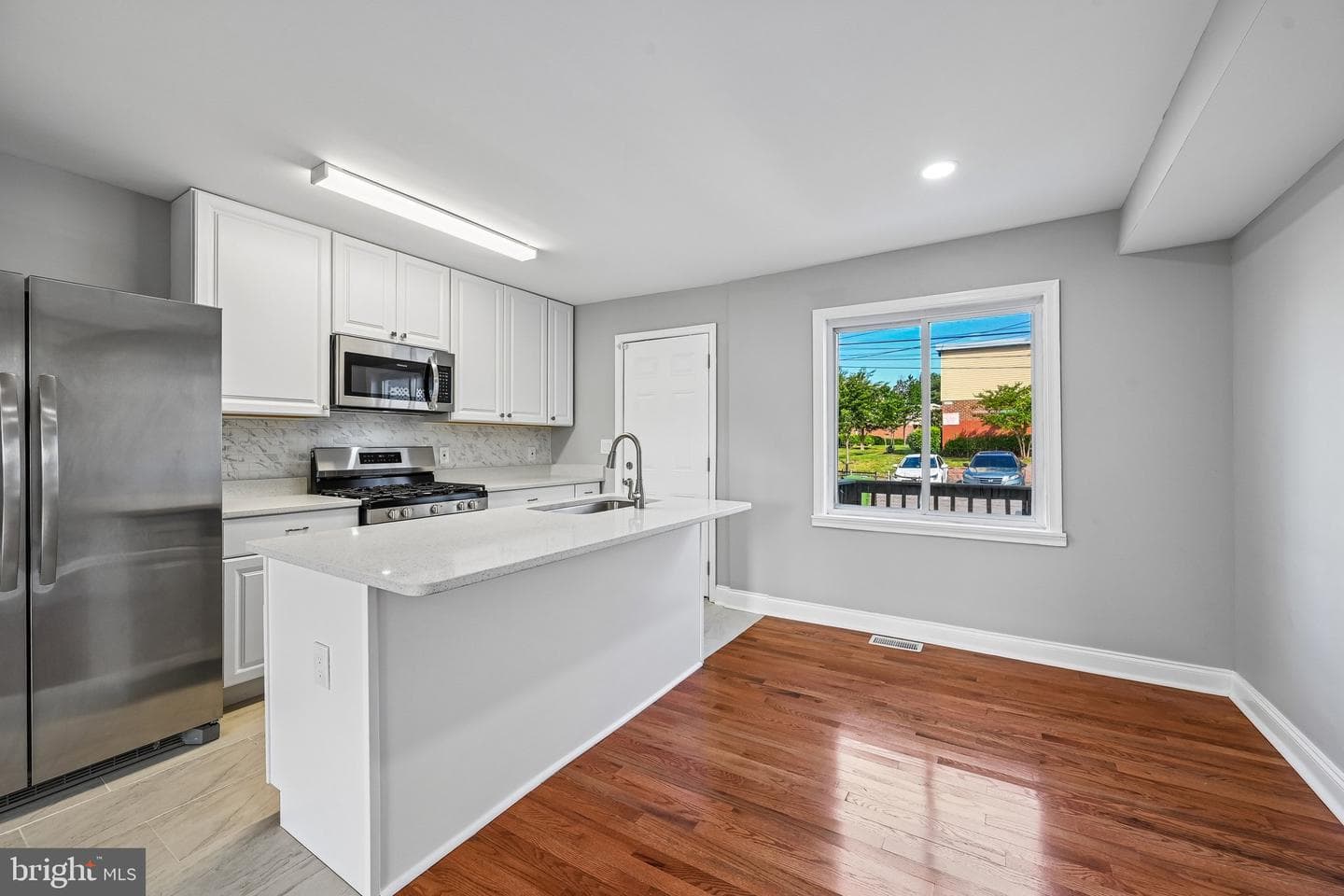 628 Roundview Road photo 14