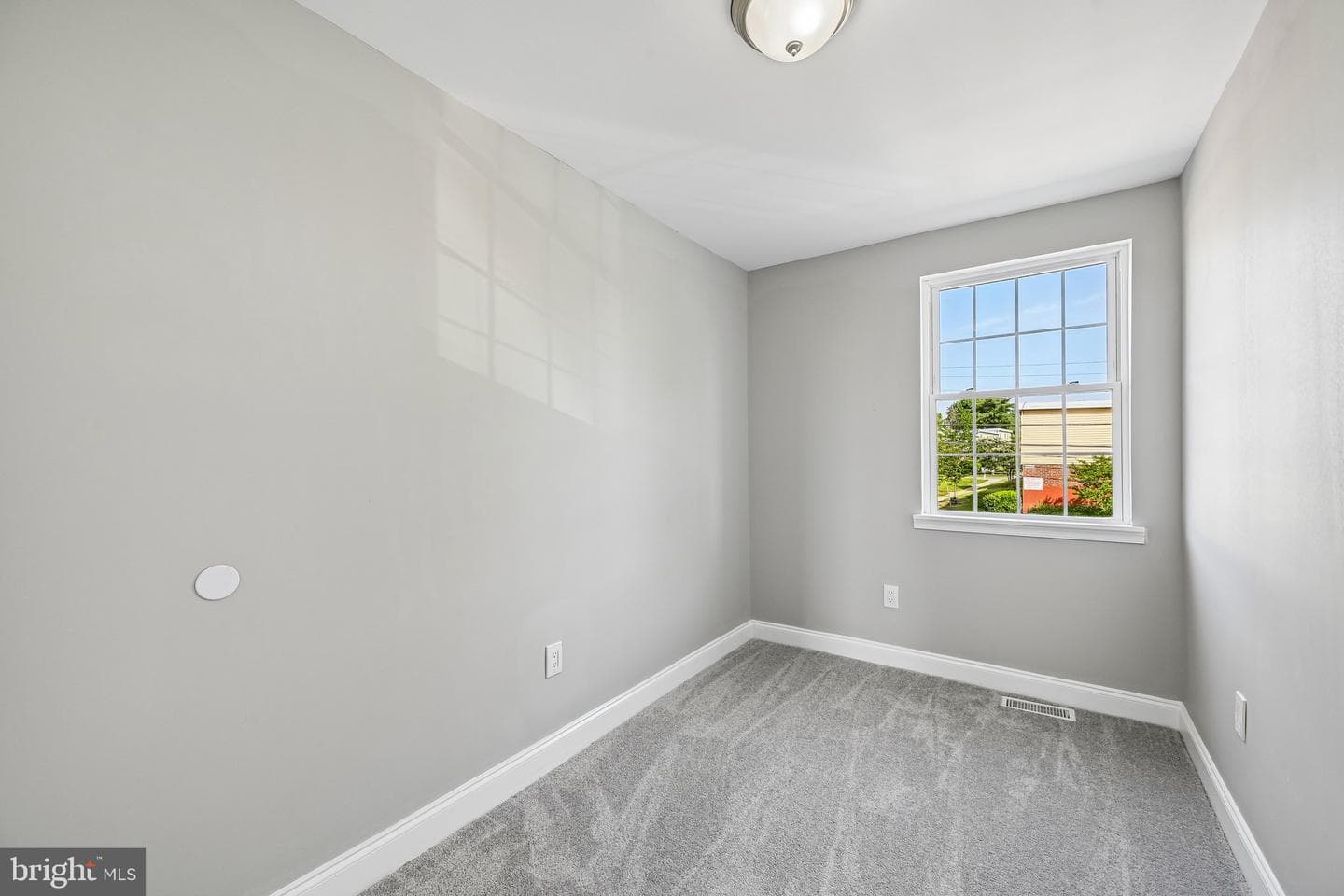 628 Roundview Road photo 20