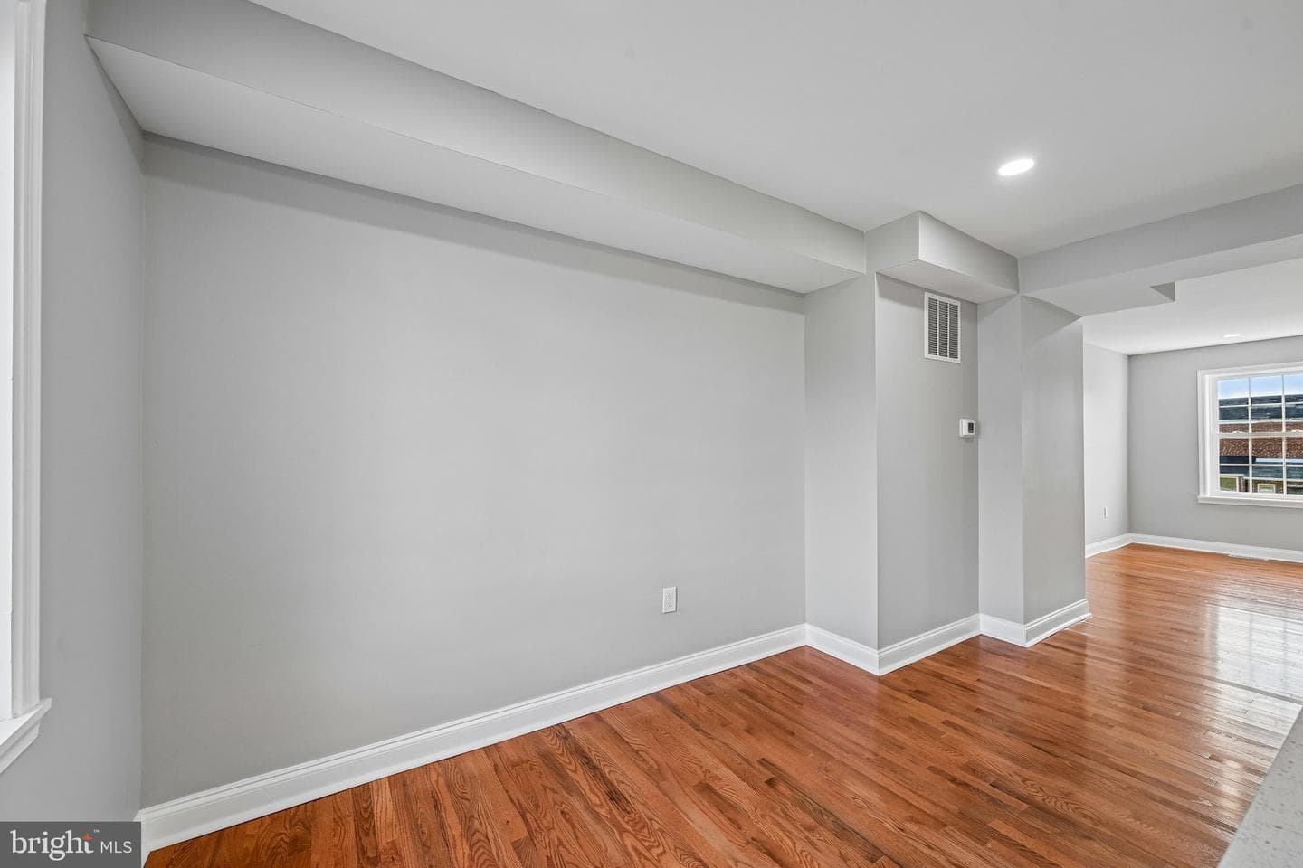 628 Roundview Road photo 9