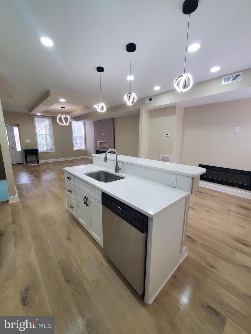 2861 W Garrison Avenue photo 4