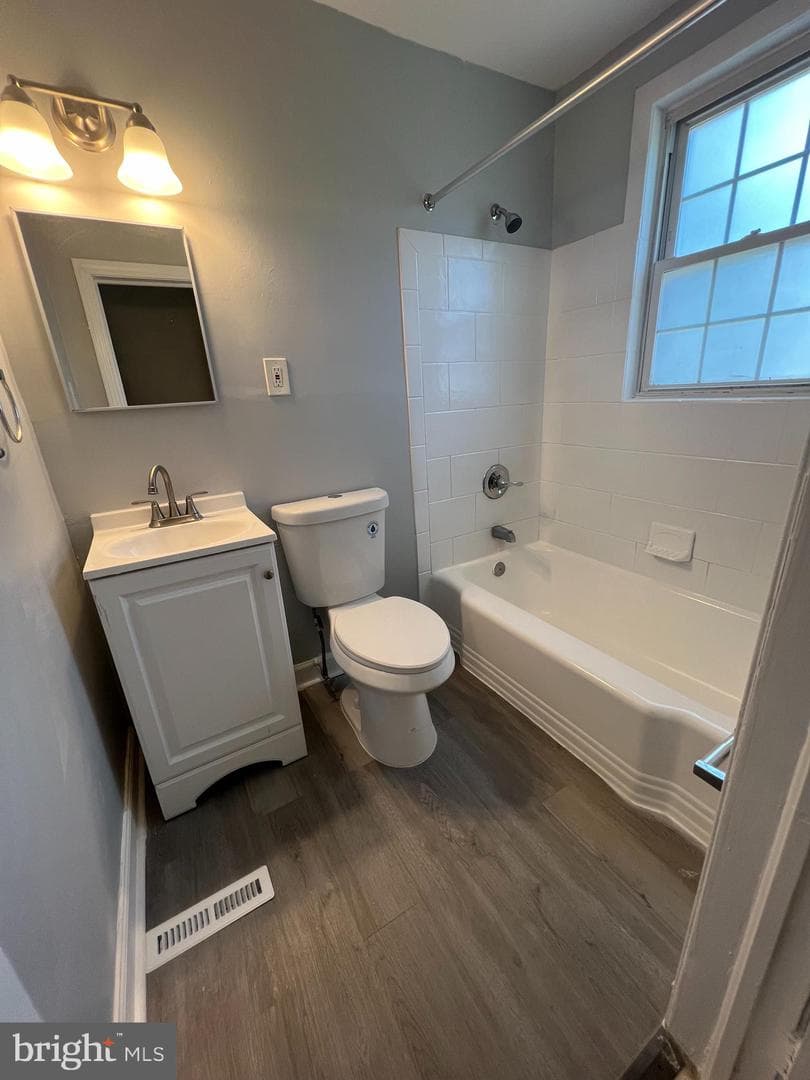 1100 Meridene Drive photo 20